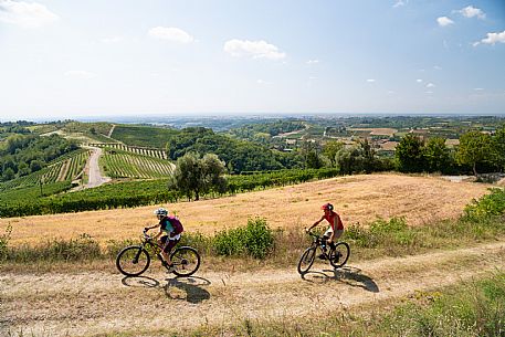 mountain bike tour in Langhe and Monferrato