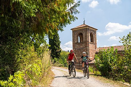 mountain bike tour in Langhe and Monferrato