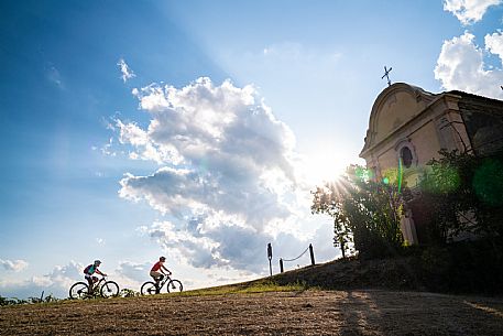 mountain bike tour in Langhe and Monferrato