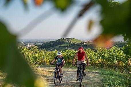 mountain bike tour in Langhe and Monferrato