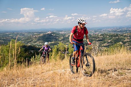 mountain bike tour in Langhe and Monferrato