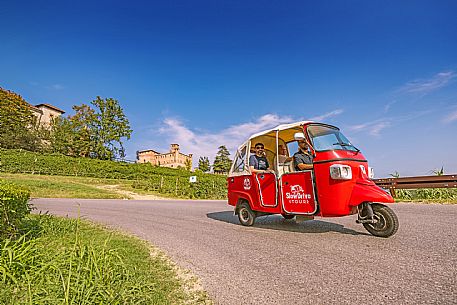 Vespa tours in Grinzane Cavour