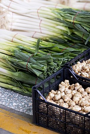 Jerusalem artichoke and leeks - Canale Market