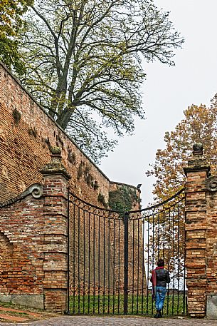 Montemagno Castle - Gate