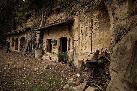 Cave Houses - Mombarone - Asti