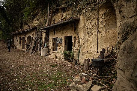 Cave Houses - Mombarone - Asti