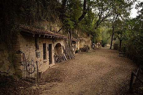 Cave Houses - Mombarone - Asti