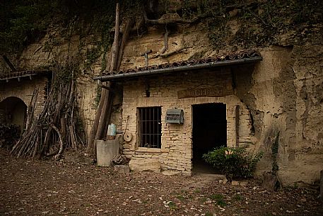 Cave Houses - Mombarone - Asti