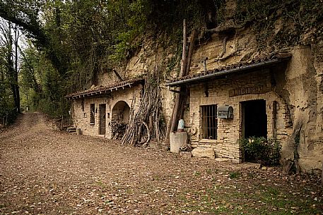 Cave Houses - Mombarone - Asti