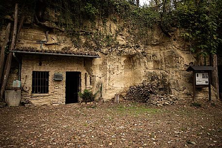 Cave Houses - Mombarone - Asti