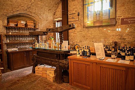 Piedmontese wine shop in Grinzane