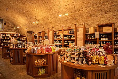 Piedmontese wine shop in Grinzane