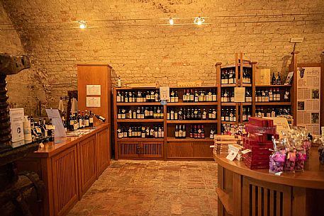 Piedmontese wine shop in Grinzane