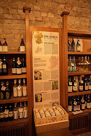 Piedmontese wine shop in Grinzane