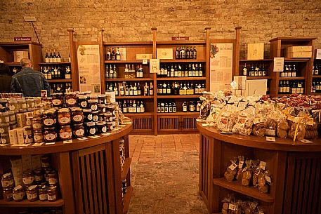 Piedmontese wine shop in Grinzane