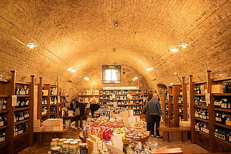 Piedmontese wine shop in Grinzane